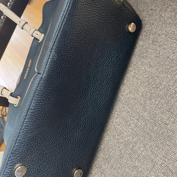 MICHAEL KORS Bedford Pocket Tote Bag - Picture 5 of 12